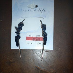 Woman's Earrings w/ Black Stones